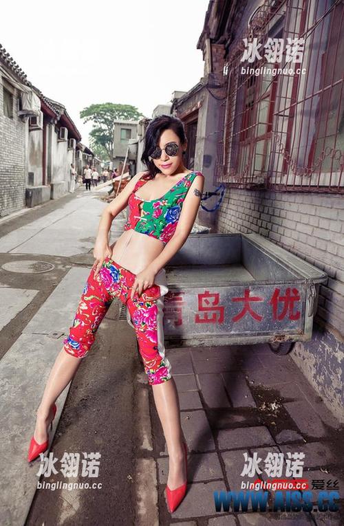 AISS爱丝(黄金版) - 为什么每次打开索菲的秋日女神套图，酥麻感就来了？