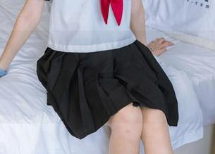 BoBoSocks袜啵啵 – 奶油的秘密武器：高清分享她的法式美甲和藏在阴影里的裸足！