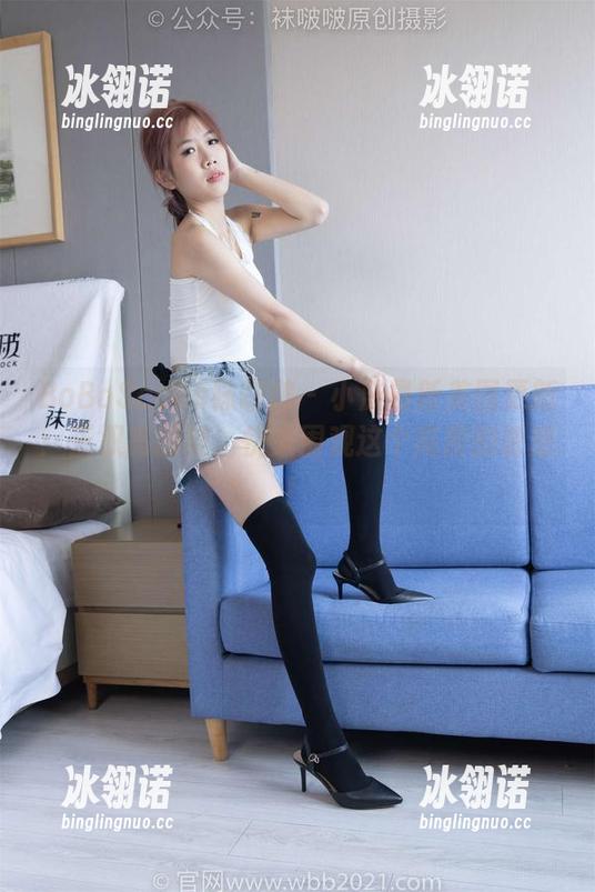 BoBoSocks袜啵啵 - 小沫最新美图更新：三双高跟鞋，快来围观这个高度的诱惑！