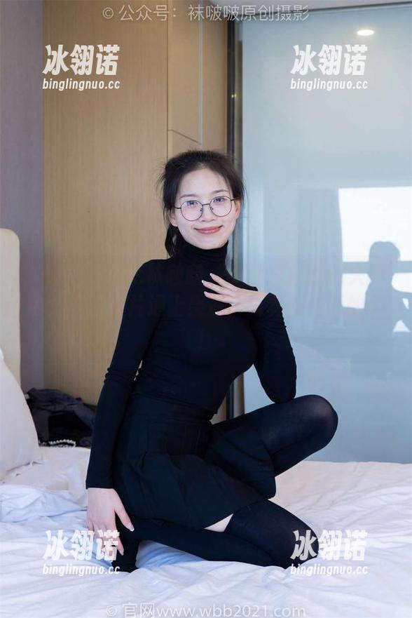 BoBoSocks袜啵啵 - 小甜豆的图包大揭秘：当面包片遇上果冻，写真魔法开始了！