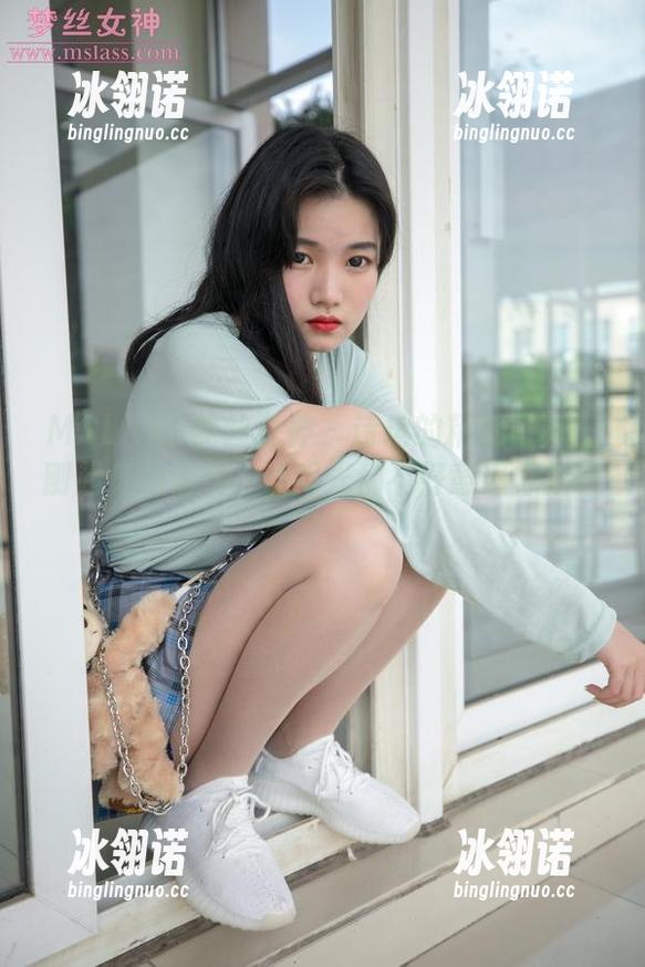 MSLASS梦丝女神 - 诗琪的精选写真：刚起床的仙女，让阳光都不好意思打招呼！