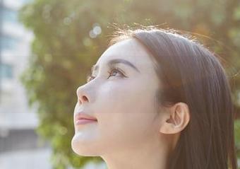 MiiTao蜜桃社 – 许思铭的网袜全套写真，仿佛把光线都透成了诗。