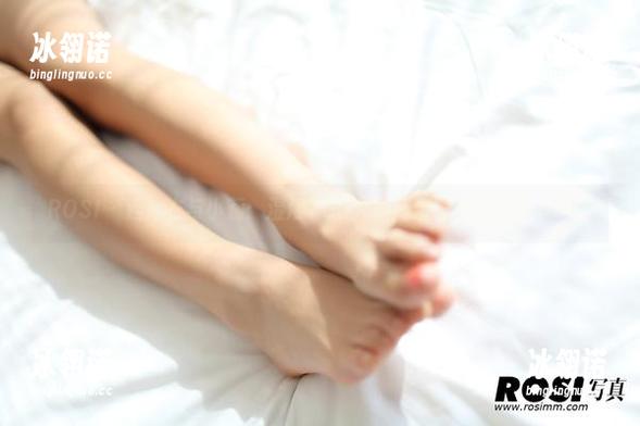 ROSI - 连体衣与小莉：湿度100%的高清写真集你敢看吗？