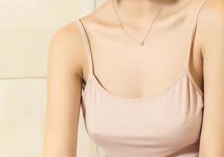 TouTiao头条女神 – 娜依灵儿美足写真集：她的脚真是无法抗拒，快来下载一睹为快！