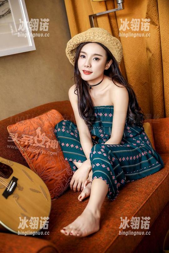 TouTiao头条女神-金圣雪 TouTiao头条女神 - 在网盘中翻滚的黑丝,金圣雪作品的迷人气息