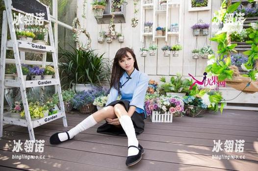 UGirls尤果网-郝晴Grace UGirls尤果网 - 郝晴Grace的灰丝写真:感觉每张照片都在轻声细语,暗示着某种不可言喻的亲密。