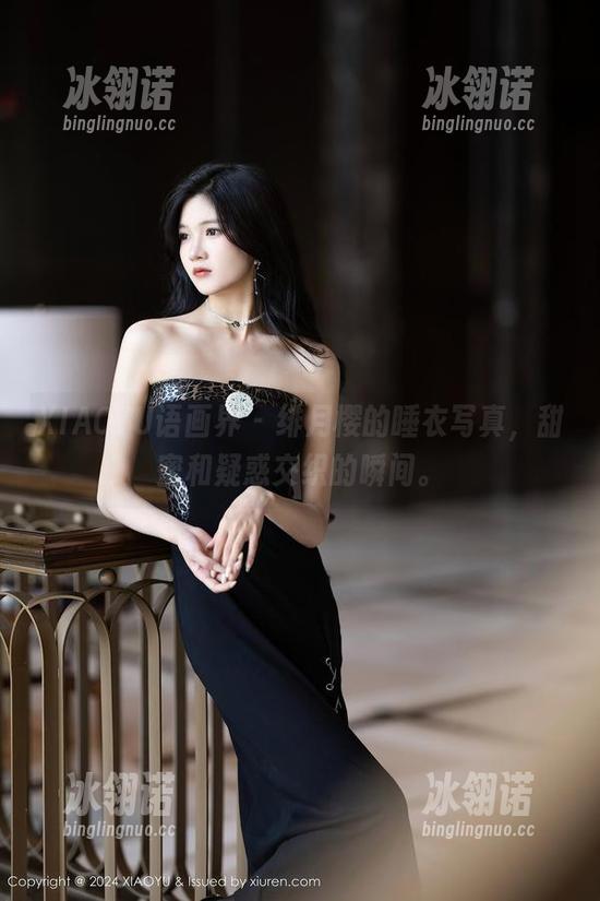 XIAOYU语画界 - 绯月樱的睡衣写真，甜蜜和疑惑交织的瞬间。