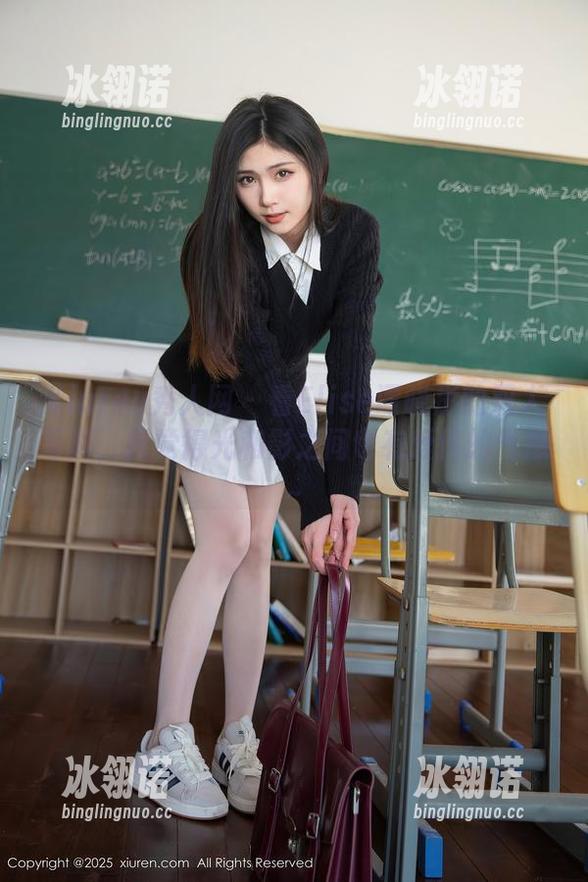 Xiuren秀人网 - 看Elise谭晓彤的双人写真，我觉得光和影之间也有爱情的气息～