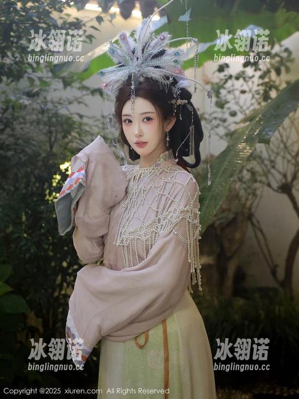 Xiuren秀人网-z杯悠悠 Xiuren秀人网 - z杯悠悠白丝美图:这份优雅让我觉得连呼吸都变得诗意!