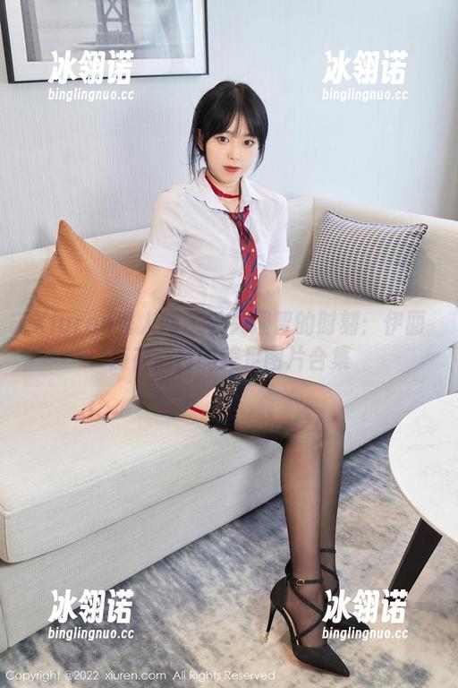 Xiuren秀人网 - 丢失理智的时刻：伊丽莎有点白的美足图片合集
