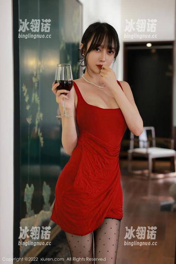 Xiuren秀人网 - 奈奈Fox的短裤美学，高清图集让你重新审视那双腿的无限可能！