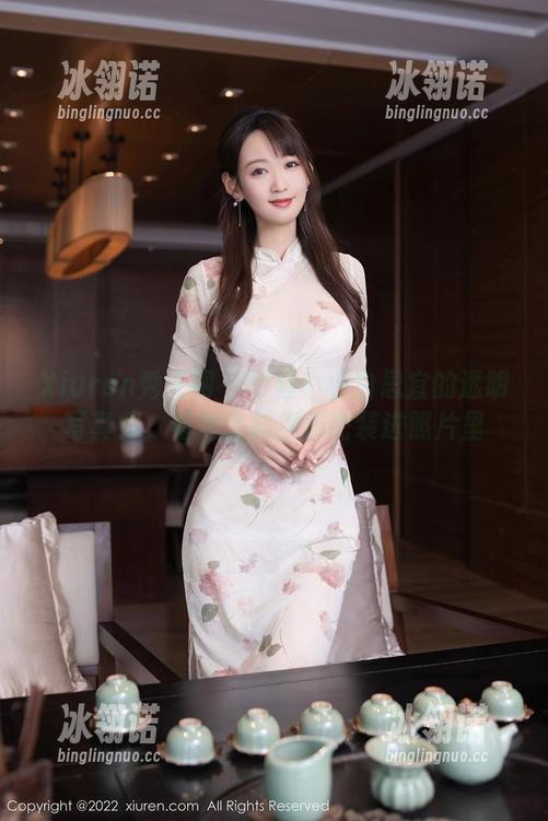Xiuren秀人网 - 下载小小白思宜的透明写真集，看她怎样把秘密装进照片里