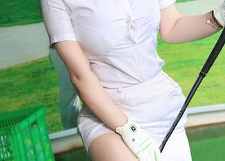 Xiuren秀人网 – 把小樱koko制服美图设为壁纸，瞬间感觉生活都变得精致了。