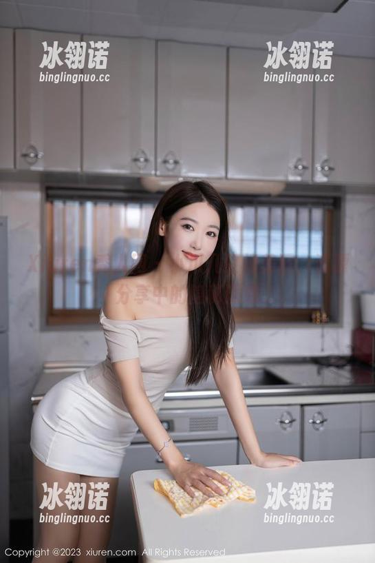 Xiuren秀人网 - 小爪几红裙美图，资源分享中的隐秘诱惑