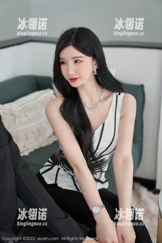 Xiuren秀人网 - 张思允Nice校服风曝光——图库里拼凑的青春记忆，分享给那些在意的小细节吧！