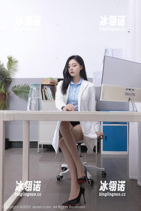 Xiuren秀人网 - 杨晨晨sugar的白色幻想：超赞写真合集分享，心动时刻一波接一波