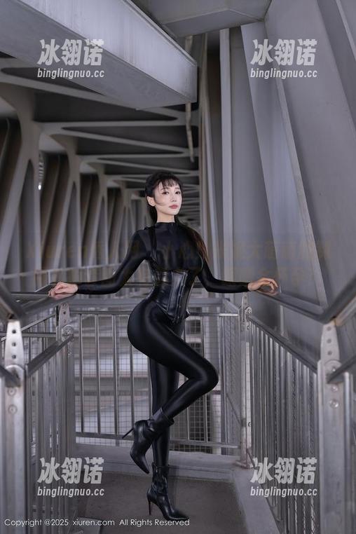 Xiuren秀人网 - 小心！米妮大萌萌的制服私拍套图太有魅力了，眼睛会怀孕！