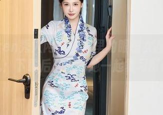 Xiuren秀人网 – 图库里的眼镜女孩—虞姬儿：下载后只想和她一起复习时尚！