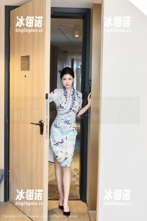 Xiuren秀人网 - 图库里的眼镜女孩—虞姬儿：下载后只想和她一起复习时尚！