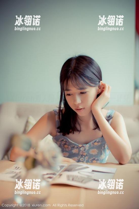 Xiuren秀人网-轩轩王子 Xiuren秀人网 - 居家写真分享——轩轩王子教你如何在沙发上尽显高贵气质