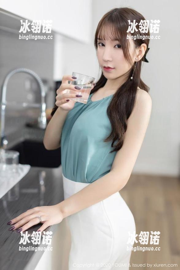 YouMi尤蜜荟-Cris_卓娅祺 YouMi尤蜜荟 - Cris_卓娅祺的美足原图:你以为只是脚?全集带你感受不一样的美!