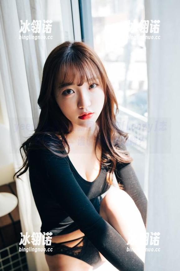 yeeun孙乐乐最新图册：在[Loozy]恋物咖啡馆，谁说只能喝咖啡？