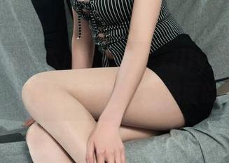 丽柜 – 白裙下的故事——xilly的作品集更新，真是感受到了春风拂面的温暖。