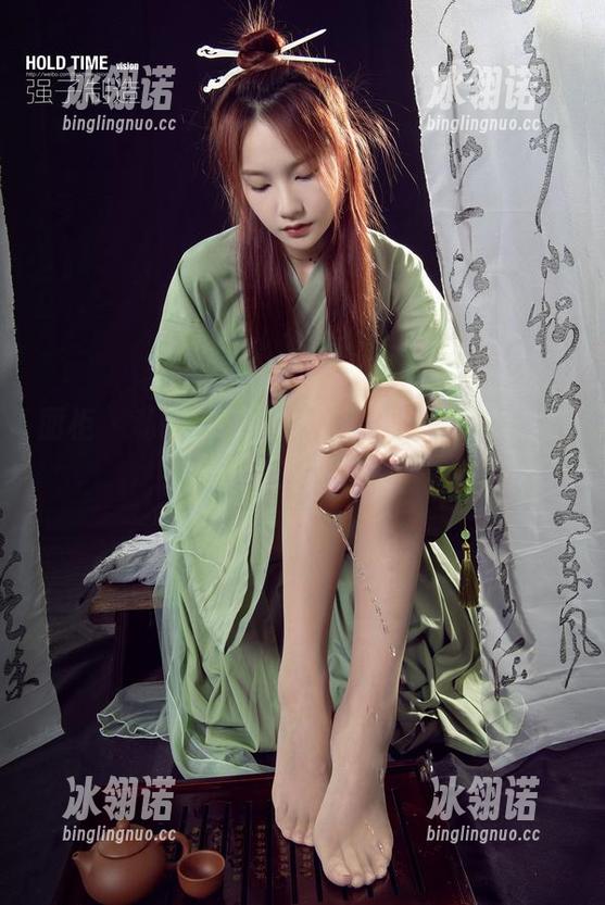 丽柜 - 私拍来袭：悠悠的运动原图，划过灵魂的烟火气