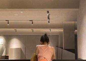 微密圈 – 看！俏妞qiaoniu66最新写真集，连衣裙真的会说话吗？一起来听听！