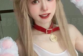 在云端漫步：下载倦倦喵的美足写真集吧！