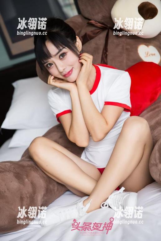 头条女神-神琦泽步 头条女神 - 神琦泽步的御姐让我想到了夏天的阳光,观看原图觉得整个人都被温暖包围。