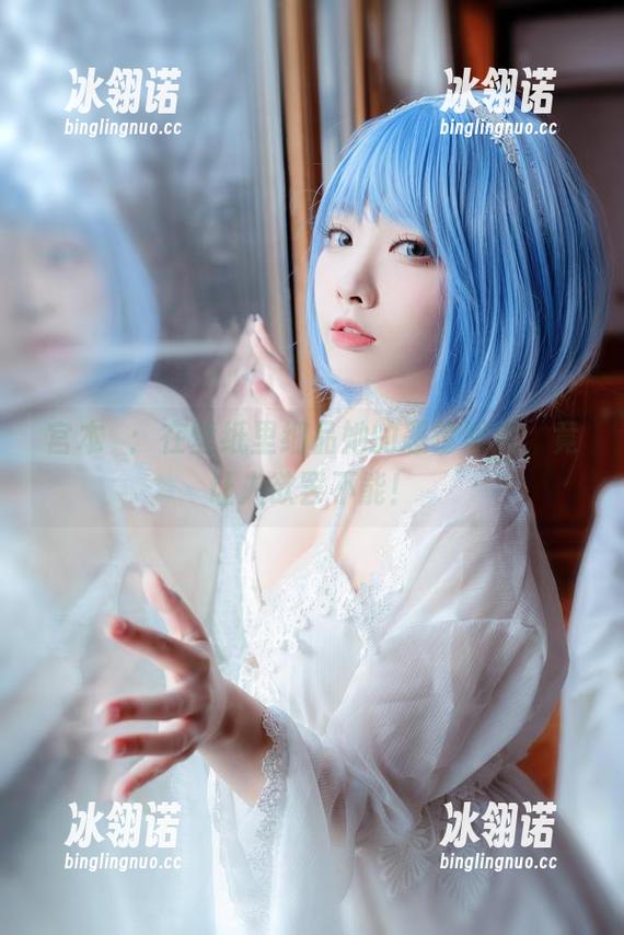 宫本桜：在壁纸里细品她的恶毒照片，竟让人欲罢不能！