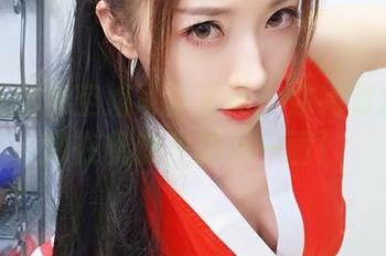 小女巫露娜空姐写真更新：你绝对想不到她在机舱里的另一面！