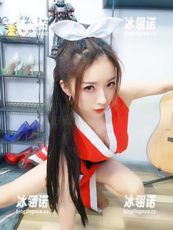 小女巫露娜 小女巫露娜空姐写真更新:你绝对想不到她在机舱里的另一面!