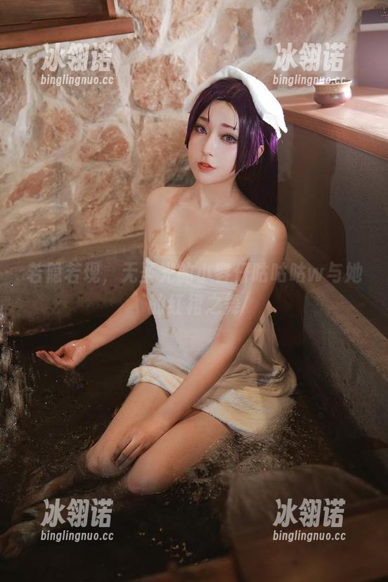 若隐若现，无圣光的小容仔咕咕咕w与她的红裙之舞