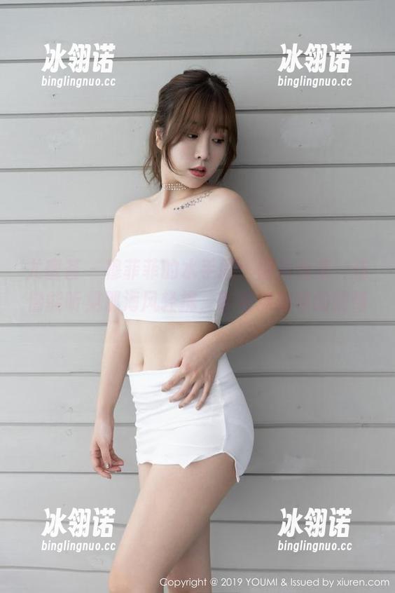 尤蜜荟 - 穆菲菲的水手服：图片合集，仿佛能听见那海风轻拂，带着点咸味的懵懂。