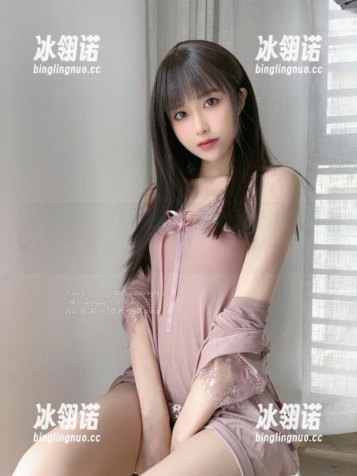 跟随布丁大法的视角，探索更新的日常写真集，保留你的小心机！