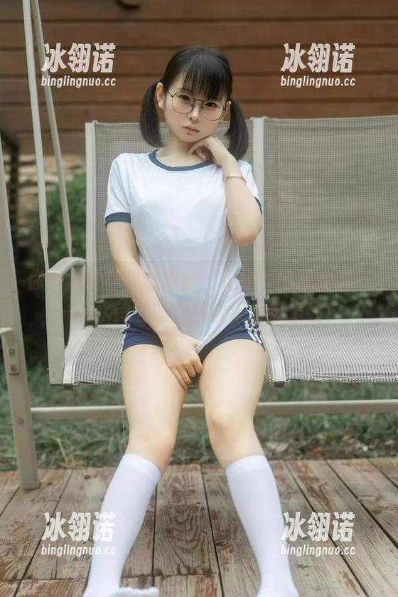 幼水铃衣 你绝对没有见过如此‘正经’的职业装——幼水铃衣的美图合集火热上线!