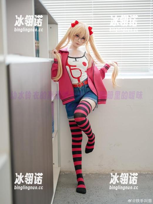 幼水铃衣的高清梦浴少女：图册里的暧昧与神秘