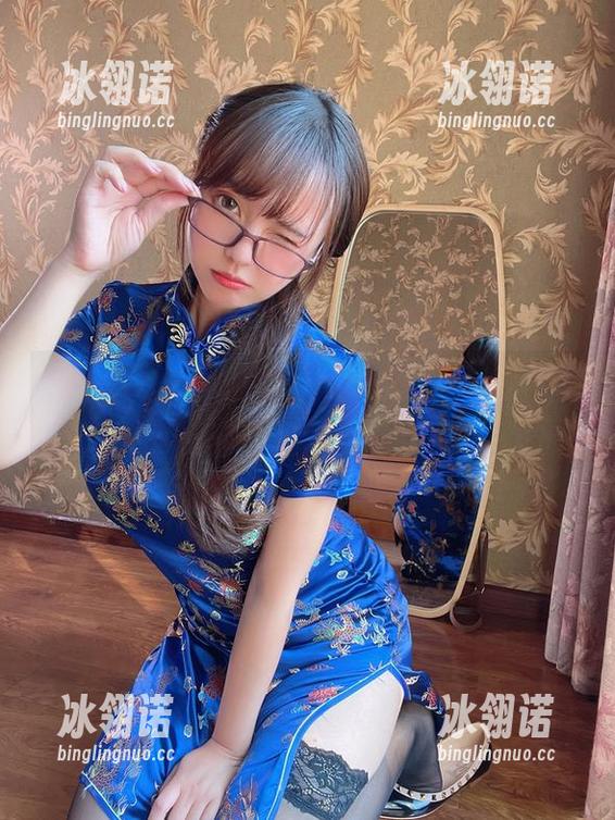 张思允 微密圈 - 图集里的张思允和她的烈焰玫瑰房车,分享一段不可思议的旅程。