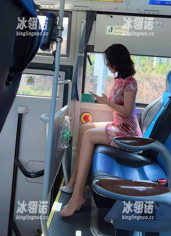 微密圈 - 张老师的全套图集：绿意盎然，光影之间，藏不住的美丽！