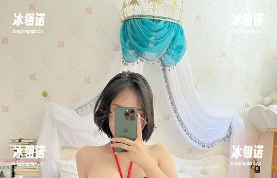 张鑫baby 微密圈 - 拍照的背后:张鑫baby的粉色蝴蝶结写真集与原图日常小趣
