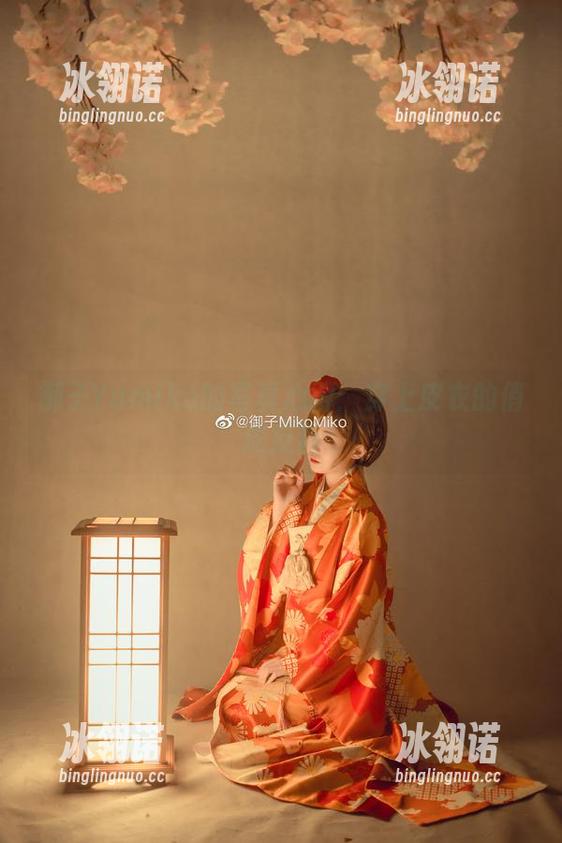 御子Yumiko 御子Yumiko的写真心得:穿上皮衣的俏皮反叛