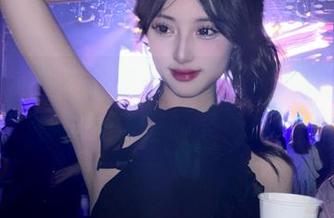 袜子有故事：怡子yiii的棉袜写真图册，像阳光般温暖又俏皮！