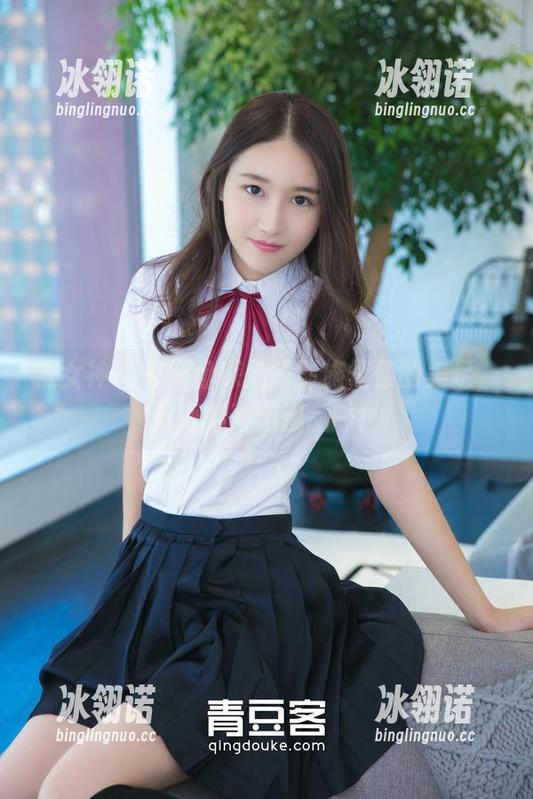 推女神 - 在网盘深处找到施忆佳的美足，下载后再慢慢品味！