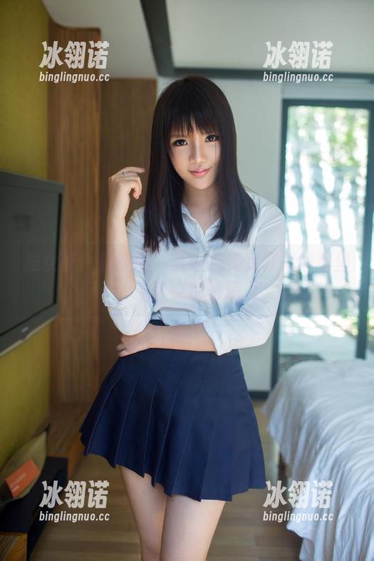推女郎 - 别眨眼！夏婉婉美足写真图集里，光影交错的浪漫