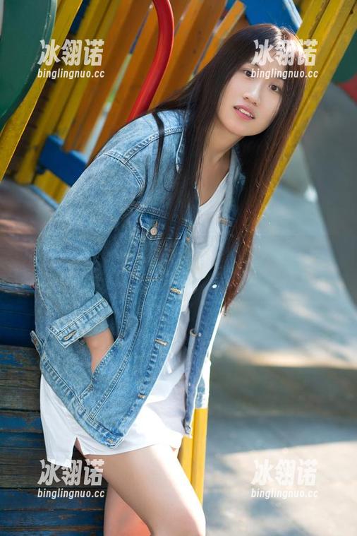 推女郎-胡允儿 推女郎 - 胡允儿的棉袜奇幻之旅:精彩写真等你下载!