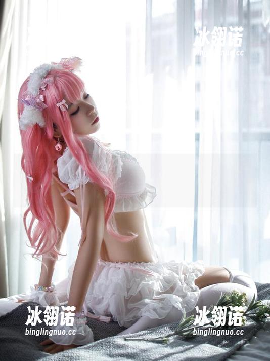 无颜小天使wy：小黄鸡赠品写真集更新，萌点满分！