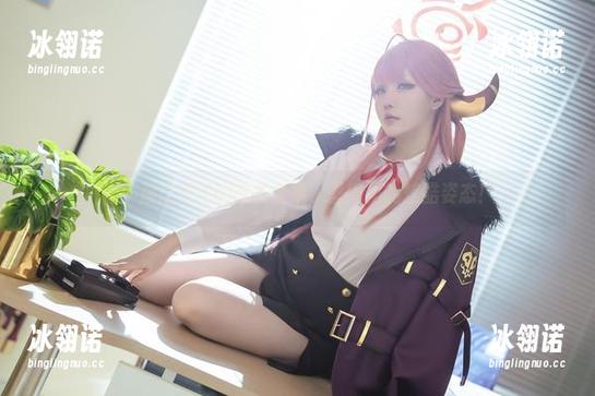 看！星之迟迟的皮衣合集，壁纸里的炫酷姿态！