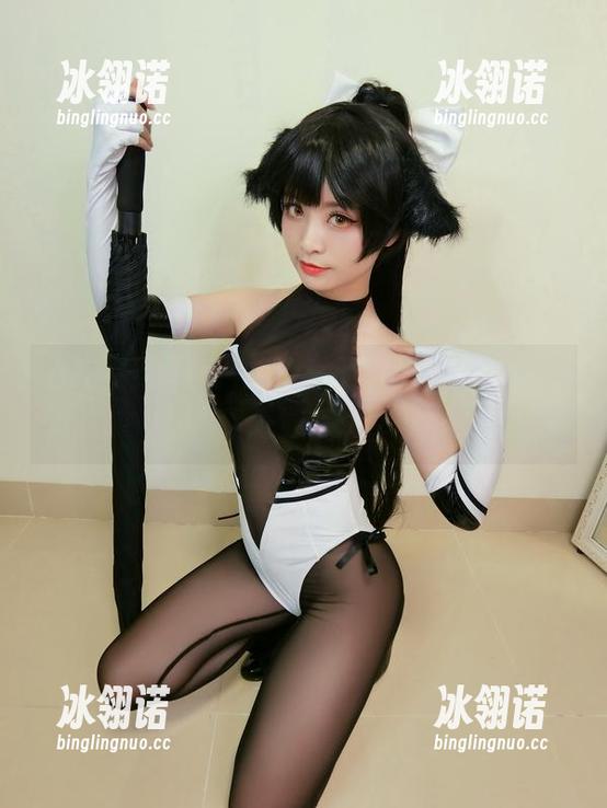 看完星野saori的水手服套图，我的心在跳，但感觉有点罪恶…